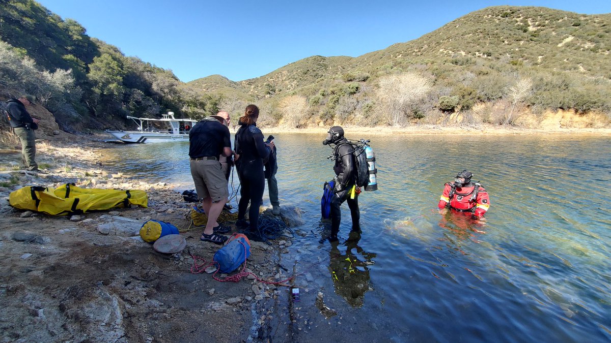 SBCSDDiveTeam's tweet photo. Sheriff's Dive Team finishing up Dive Rescue 1 class for 5 new members if the team. As new Public Safety Divers they are fully trained and ready to respond to any water related incident in the county and state. Congrats and good luck  to all. https://t.co/9TveBpdAld