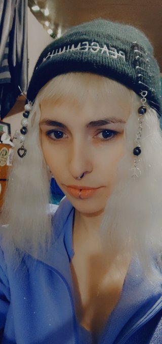 I made charms for my toque  #PEACEMINUSONE    ⚪       ⛓️    ⚫       ⚫    ⚪       ⛓️    ⚫       ⚫    ⚪<a href="/tag/peaceminusone"class="tags">#PEACEMINUSONE</a>