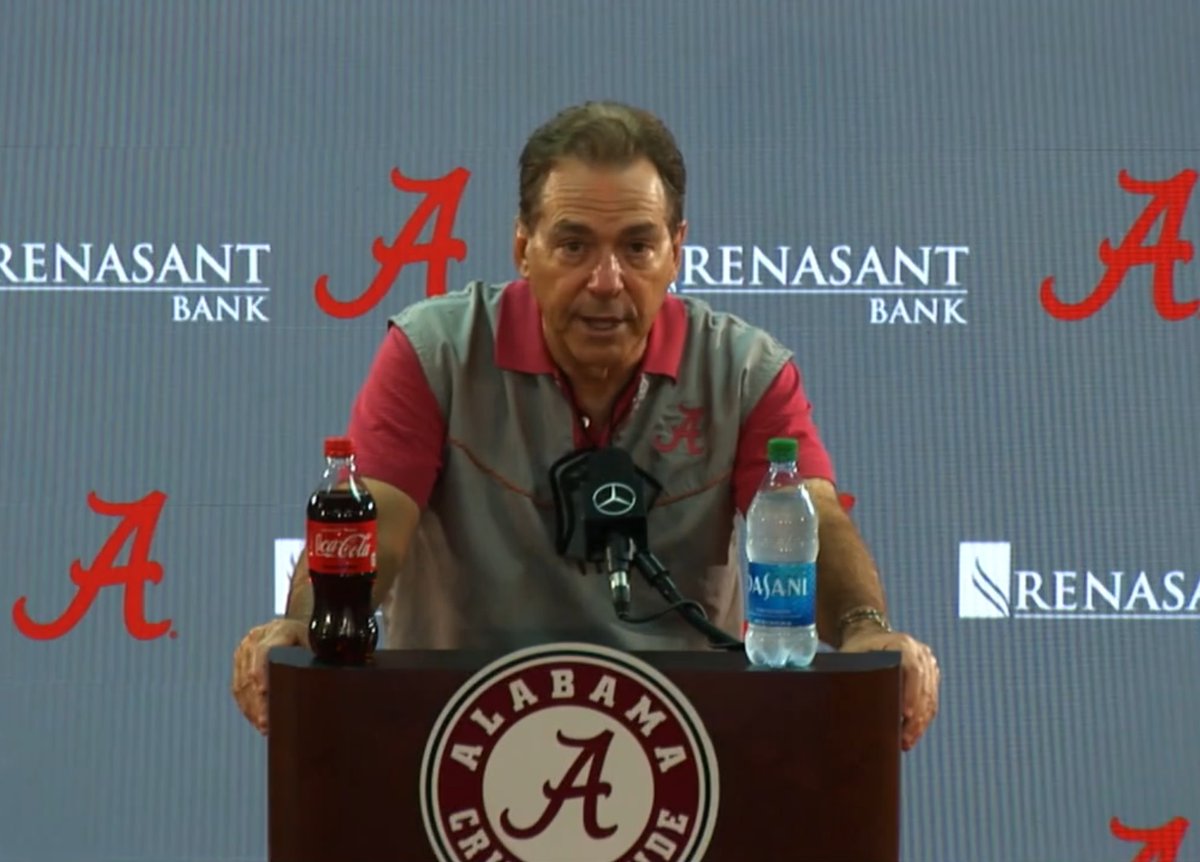 rollbamaroll's tweet photo. Nick Saban's first spring presser is under way. He gave a shout out to @AlabamaMBB, @AlabamaWBB, and @JustinThomas34. https://t.co/AkSXutp34Z