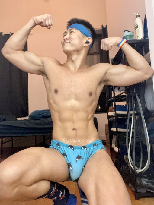 Orcas on my undies 🐳🩲 AND Dalmatians on my socks 🐶🧦 oh my! 😁💪🏼🥰 https://t.co/WUAPxbqPaj<a href="/tag/aprilfools"class="tags"><span>#aprilfools</span></a>