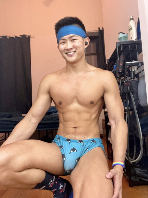 Orcas on my undies 🐳🩲 AND Dalmatians on my socks 🐶🧦 oh my! 😁💪🏼🥰 https://t.co/WUAPxbqPaj<a href="/tag/aprilfools"class="tags"><span>#aprilfools</span></a>