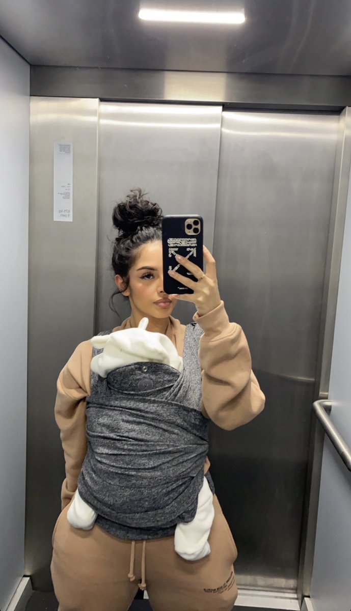 xnegzx's tweet photo. Mummy duties 🥰 https://t.co/OjFB0BhMbK