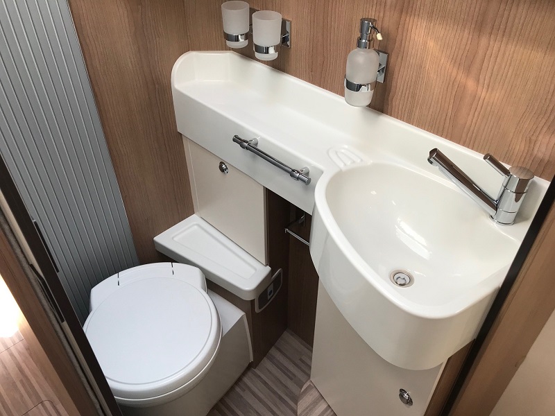 dicksonsofperth's tweet photo. Save £5750 on the 4 berth Malibu I440 QB. Ideal for  families or couples looking for a special touring adventure. This motorhome is packed full of features – fridge/freezer, efficient Truma 6E heating, separate shower &amp; washroom cubicles &amp; much more.
https://t.co/Hb51L2ZIFi https://t.co/ggSZtZ0OTn