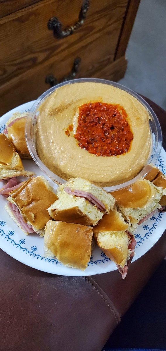 ReaperGirl27's tweet photo. Dinner tonight.
Sandwich and @Sabra Red Bell Pepper hummus with pretzels...
#ThisIsGoingToBeGood ❤️ https://t.co/ZZtCfnA6nV