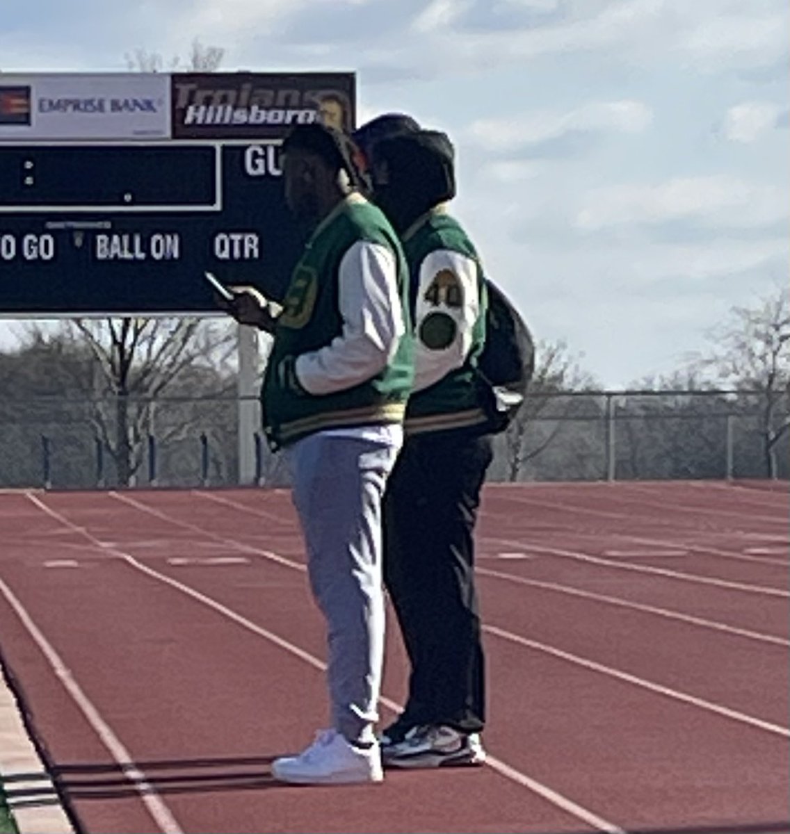 LarryGr62906912's tweet photo. @WG3QB @MarioDailey10 @CoachZReed @_CoachNelly_  the boys had a great time watching practice and meeting their teammates!! https://t.co/JSiQfn1Ujy