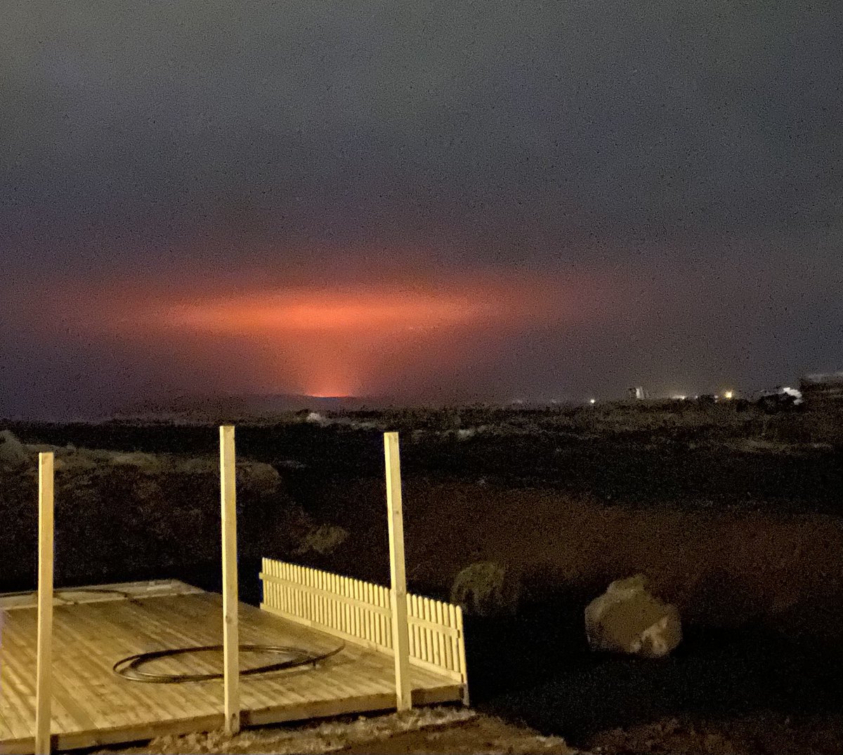 kallisland's tweet photo. #Geldingadalsgos frá Njarðvík https://t.co/5lYTPTrpaf