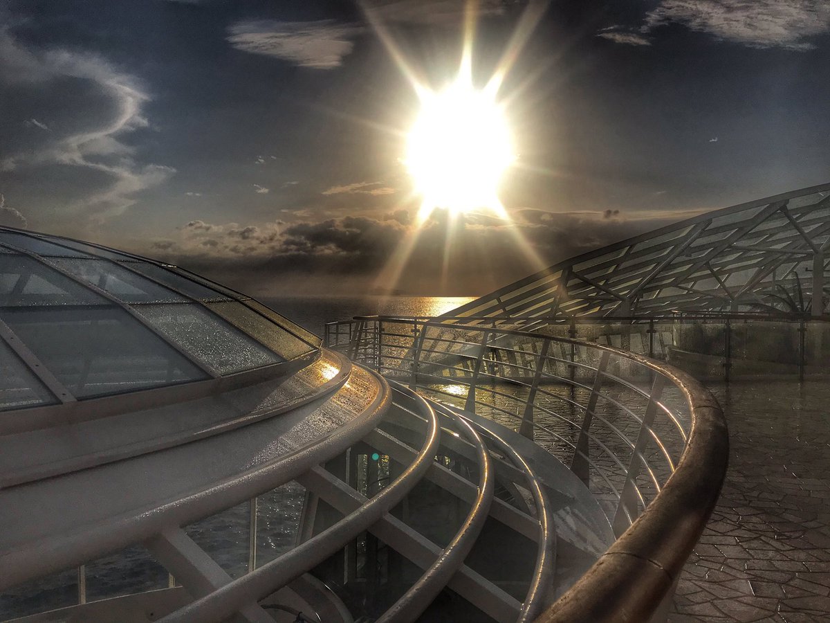 scousegit66's tweet photo. So with the fantastic news today about cruising starting up again I am hoping these images I captured tonight to and from dinner in the WJ are a positive sign of things to come. #WeWillBeBack. #IAmRoyal. https://t.co/zXuJxKAq6V