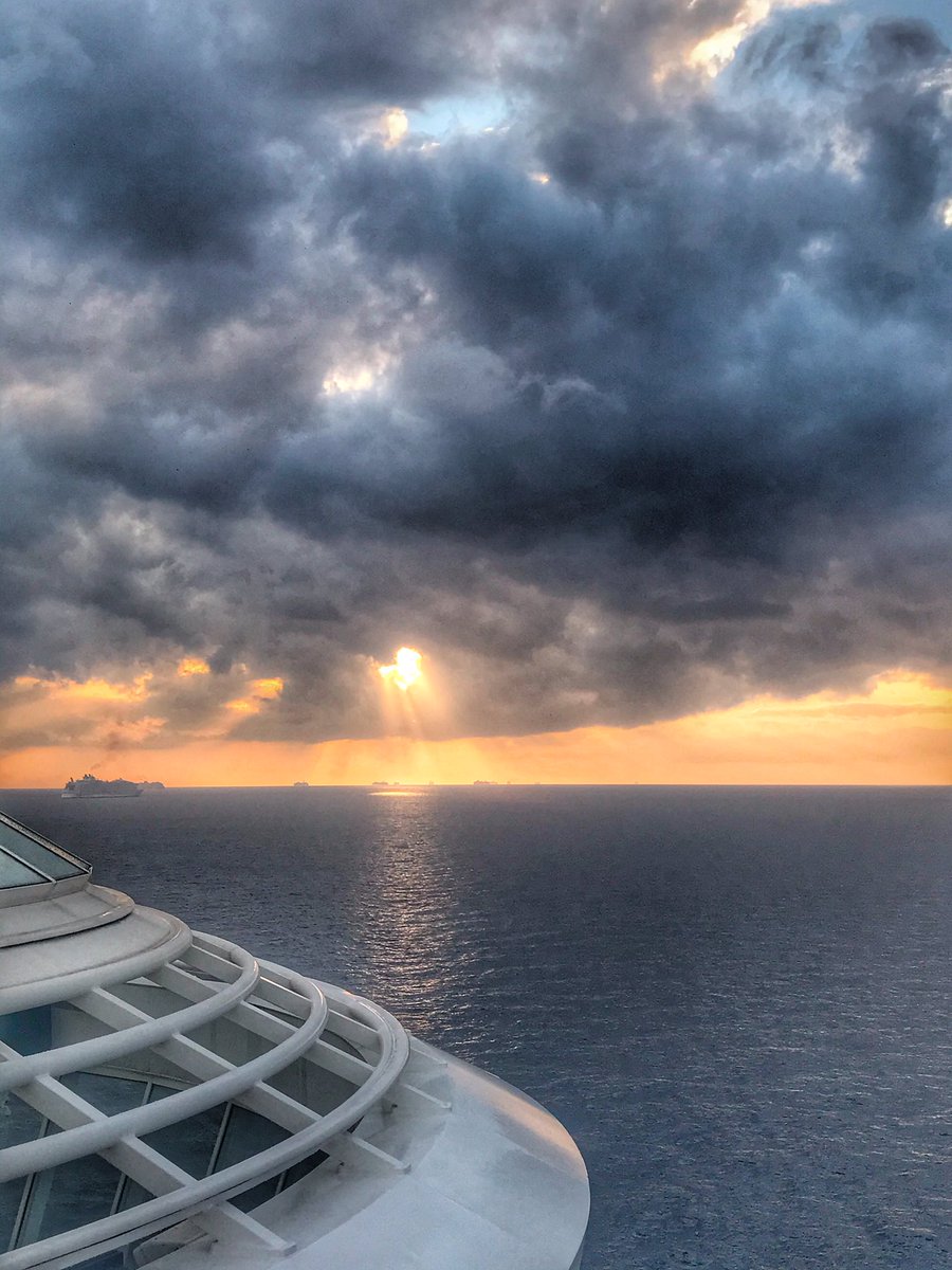 scousegit66's tweet photo. So with the fantastic news today about cruising starting up again I am hoping these images I captured tonight to and from dinner in the WJ are a positive sign of things to come. #WeWillBeBack. #IAmRoyal. https://t.co/zXuJxKAq6V