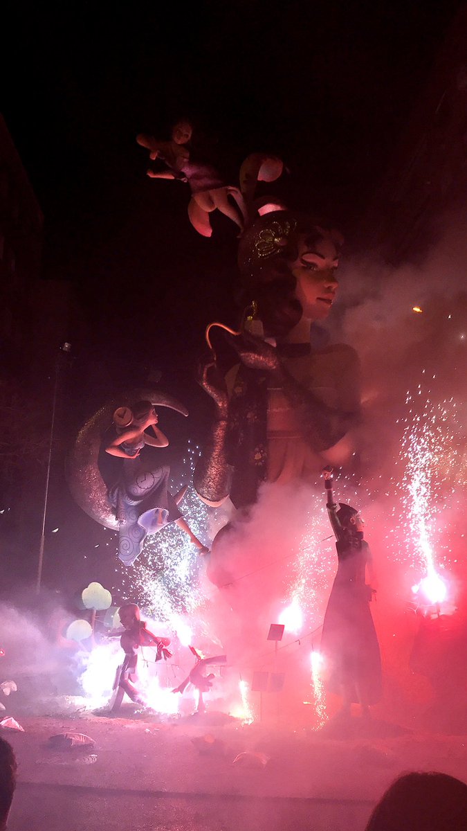 pablxmp's tweet photo. Visca València i visquen les falles✨💥 #tornarem #Falles21EnLinia @JCF_Valencia https://t.co/0fllsrOjoY