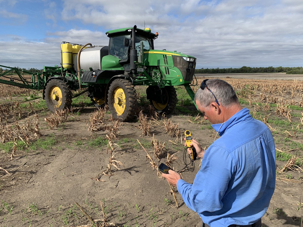 CroppaCo's tweet photo. When spraying in the middle of nowhere with no phone coverage FarmSimple app allows you enter manual weather readings to your spray records.
Hammer down the rains are coming!
#FarmSimple #sprayrecords #FarmManagementApp #agtech #AgTwitter https://t.co/VEqSemeUIH