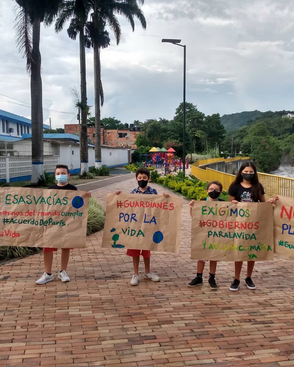 franciscoactiv2's tweet photo. Hoy nos unimos a la #HuelgaMundialPorElClima pidiendo a los gobiernos del🌍 que cumplan el #AcuerdoDeParís y #GobiernenParaLaVida tomando #AcciónClimáticaYa 

@GretaThunberg @GuardianesVida @FridaysCol https://t.co/FWE603daKg