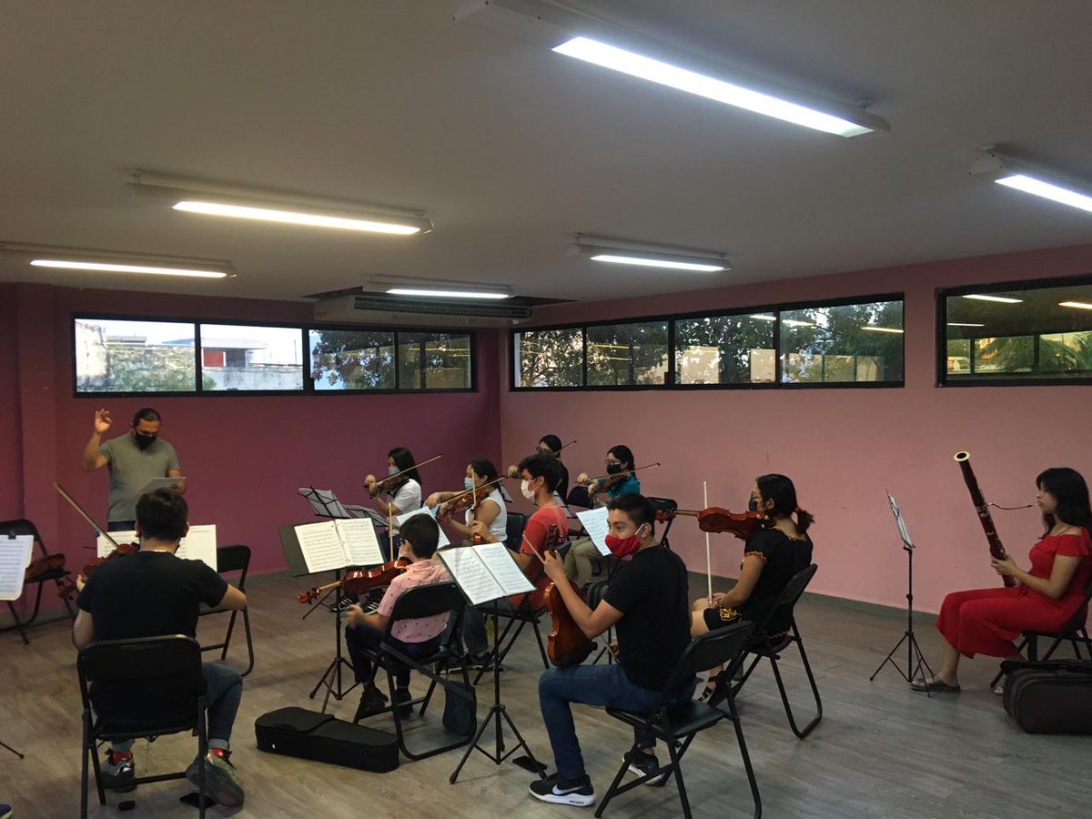 ElClaustroCC's tweet photo. La #OrquestadeCámaraJuvenil ensayando el Concierto para Violín en La Menor de Vivaldi https://t.co/Oz6MGgZLPT