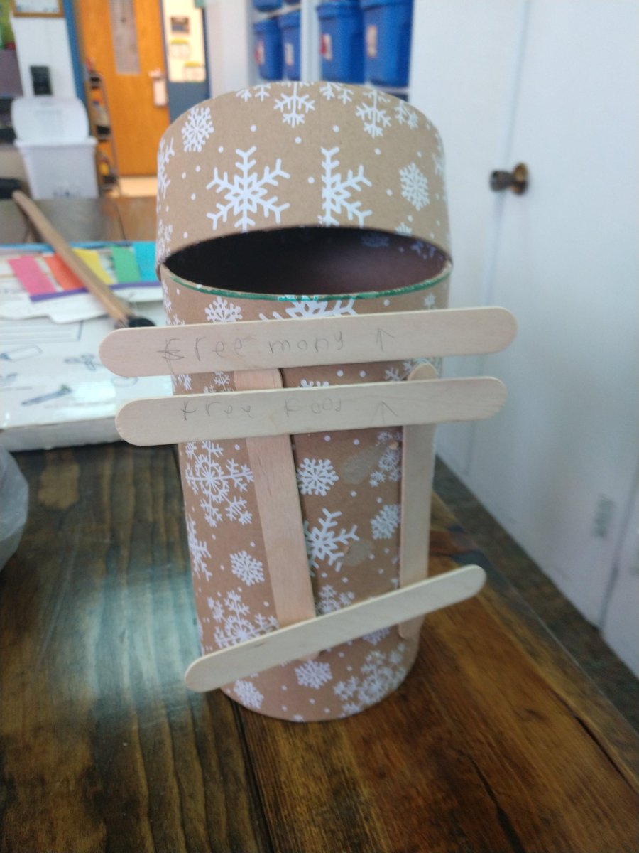 KowalskiKids's tweet photo. Leprechaun traps! #funfamilyproject @VV_Voyagers https://t.co/e5Mfd5Yt2f