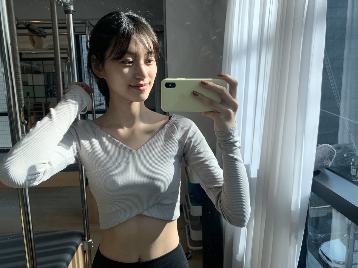 dodojjyunet's tweet photo. doyeon and her mirror pics.. so true https://t.co/cSIPpTaBUA