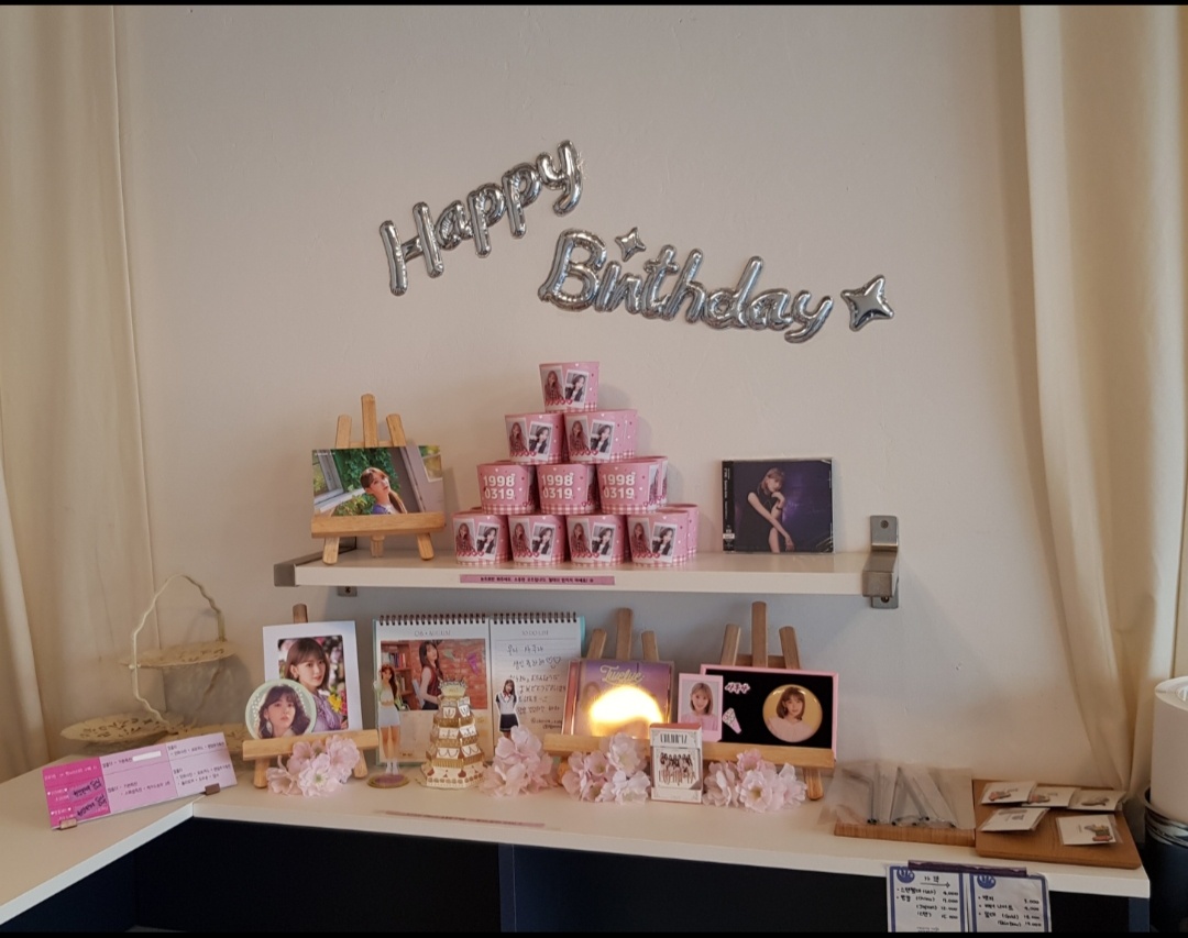 LightIZone's tweet photo. #깊은밤을_날아와_너에게로_피어나
#Always_twinkle_SakuraDay @cherrish_kitty
카페 예쁘게 준비해주셔서 감사합니다! 많은 분들이 행복한 시간을 보낸 날이었네요 ㅎㅎ https://t.co/sEKT2oXJx4