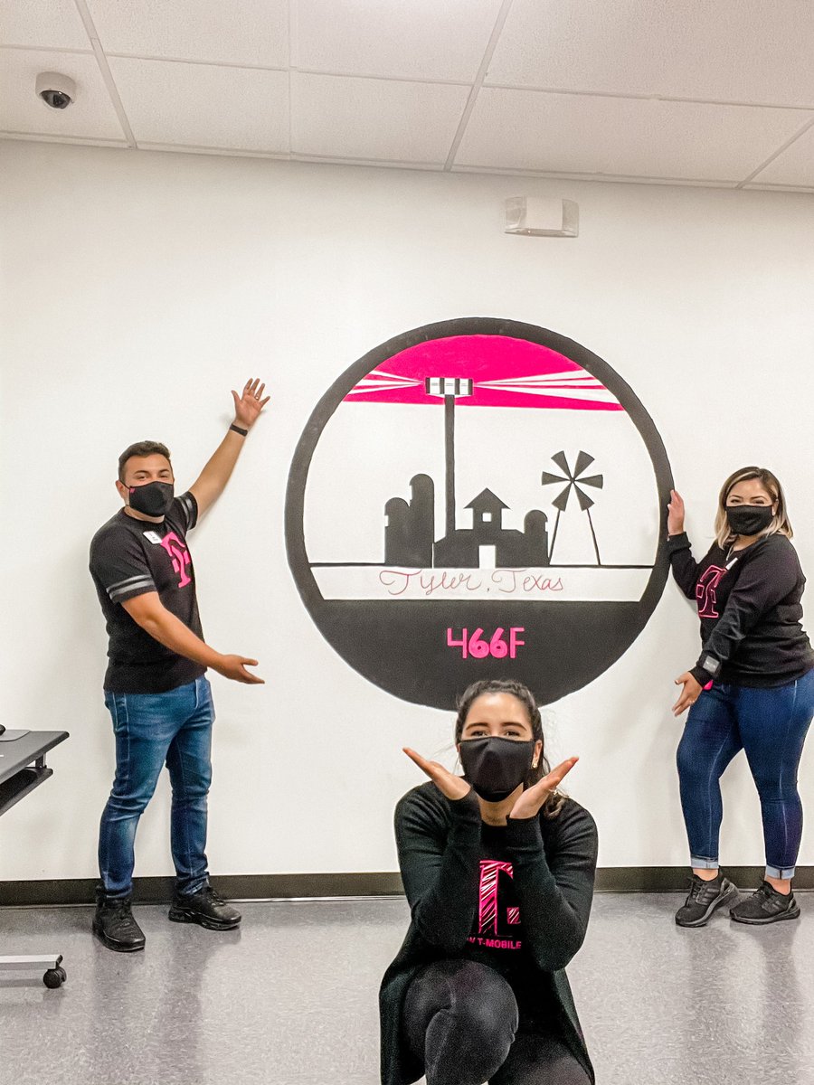 Gladysdani_'s tweet photo. Had the best time visiting our new store in Tyler, TX. Fun Fact: @HuezoEric and I used to work together and was one of my favs. Can’t wait to see what you and your team will accomplish 🥳 #STR #oneteam #TMobile @TheAldanski @jstn692 @ https://t.co/JX01yCxU13
