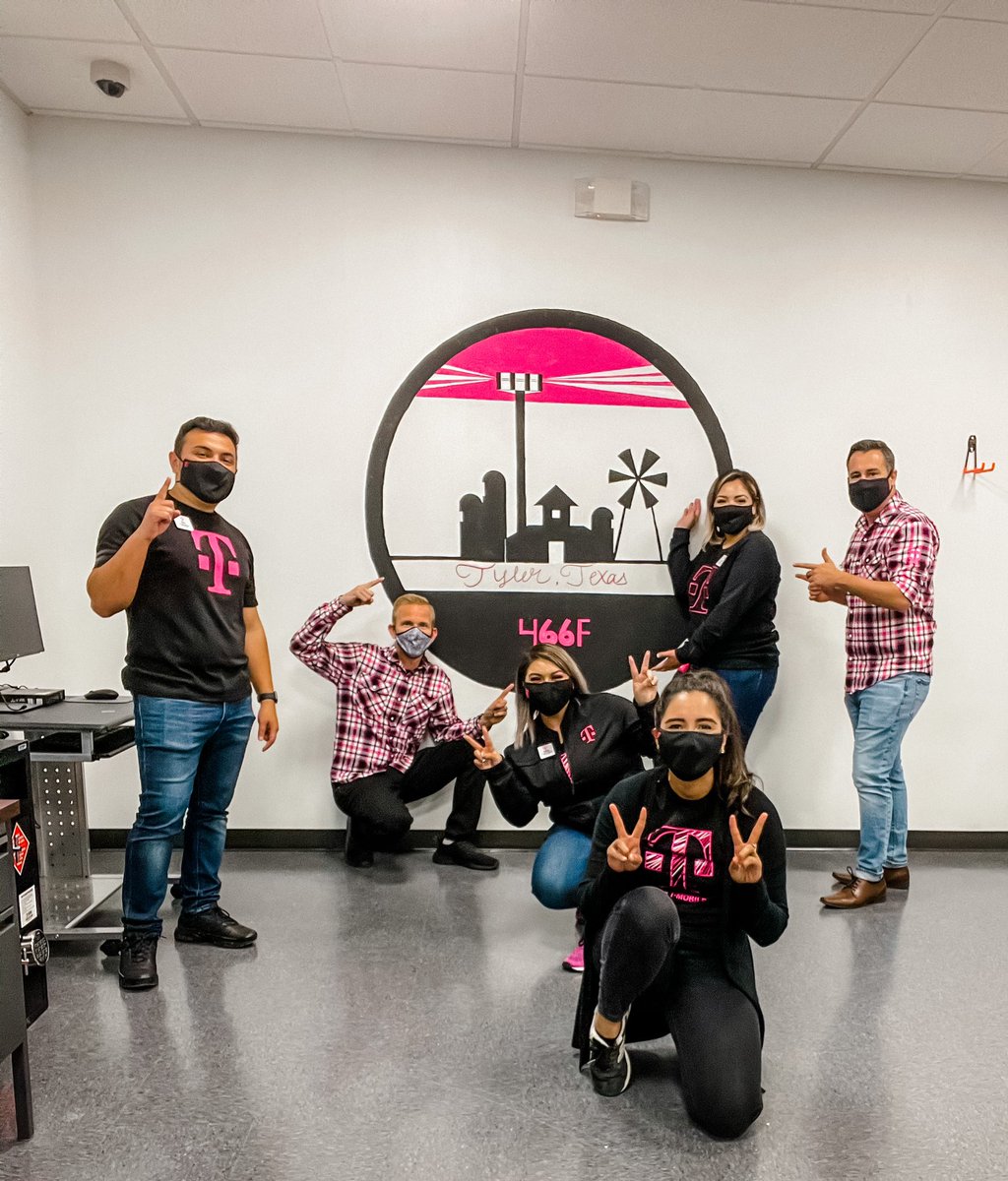 Gladysdani_'s tweet photo. Had the best time visiting our new store in Tyler, TX. Fun Fact: @HuezoEric and I used to work together and was one of my favs. Can’t wait to see what you and your team will accomplish 🥳 #STR #oneteam #TMobile @TheAldanski @jstn692 @ https://t.co/JX01yCxU13