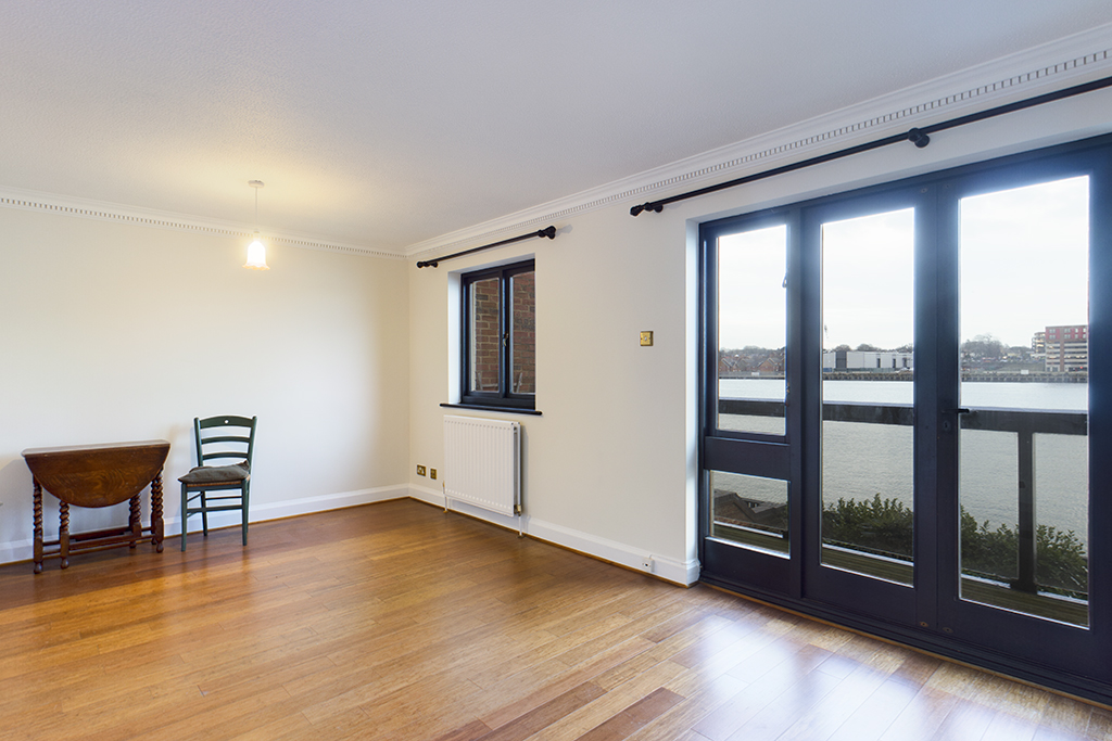 HuntersSoton's tweet photo. Picture yourself waking up in the morning to views straight out over the river. 

This 3 bed townhouse also has its own 10m mooring!

Find out more here - https://t.co/66M8NAoJma

Call us on 02380 987610 to book your virtual or in person viewing.

#privatemooring #oceanvillage https://t.co/gOm2gWCKw0