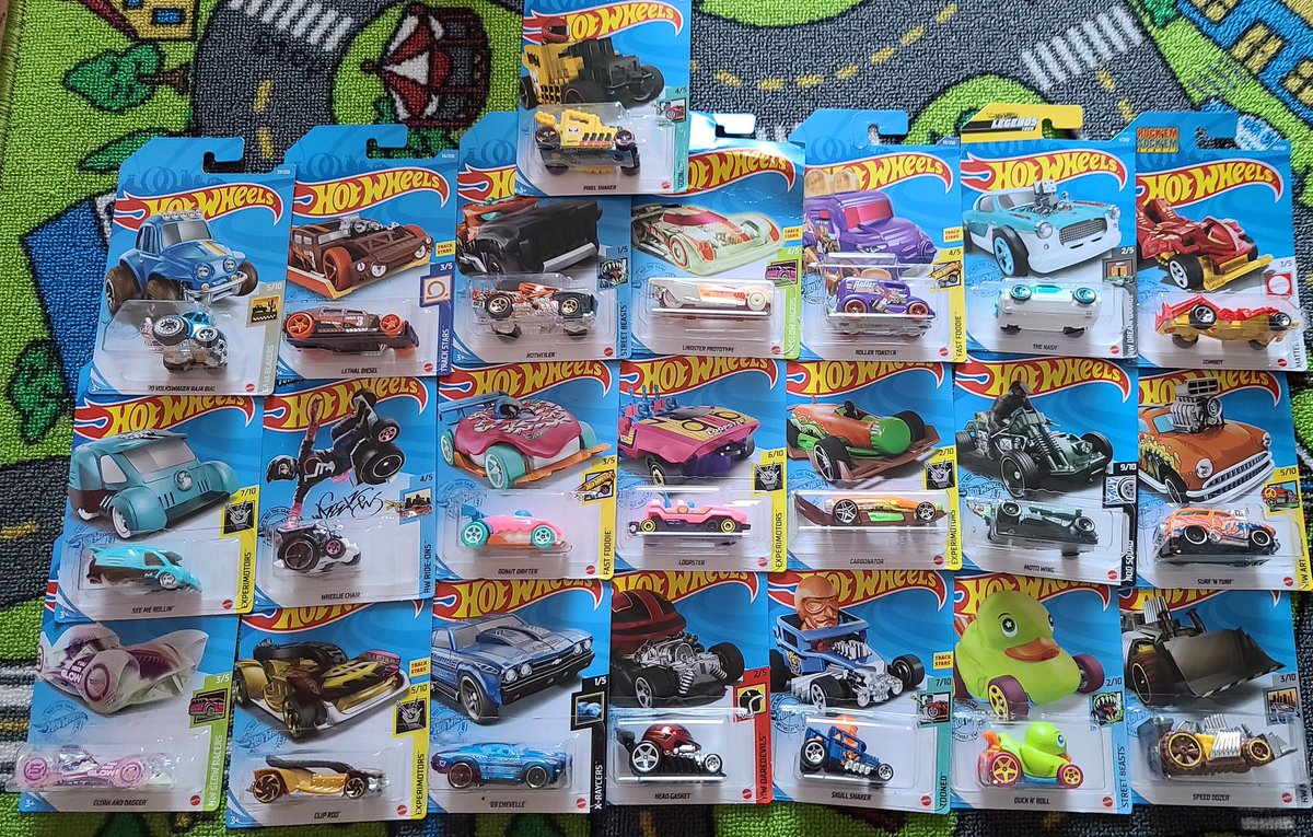 b0bbylen's tweet photo. New @Hot_Wheels haul!!  Which one is your favorite out of those? I love the art cars series. And what about that Roller Toaster ? 
#ItsForMySon 👨‍👦
@GEORGIOARCADE https://t.co/F7iGMibU5b