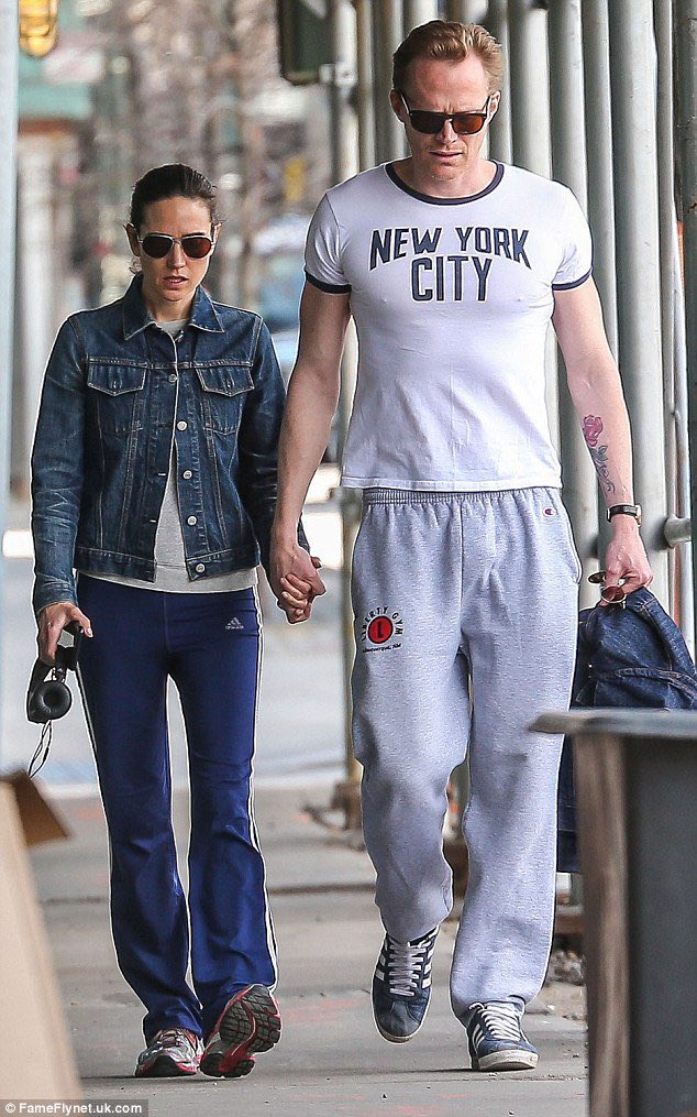 nad 🇵🇸 on X: jennifer connelly & paul bettany candids >