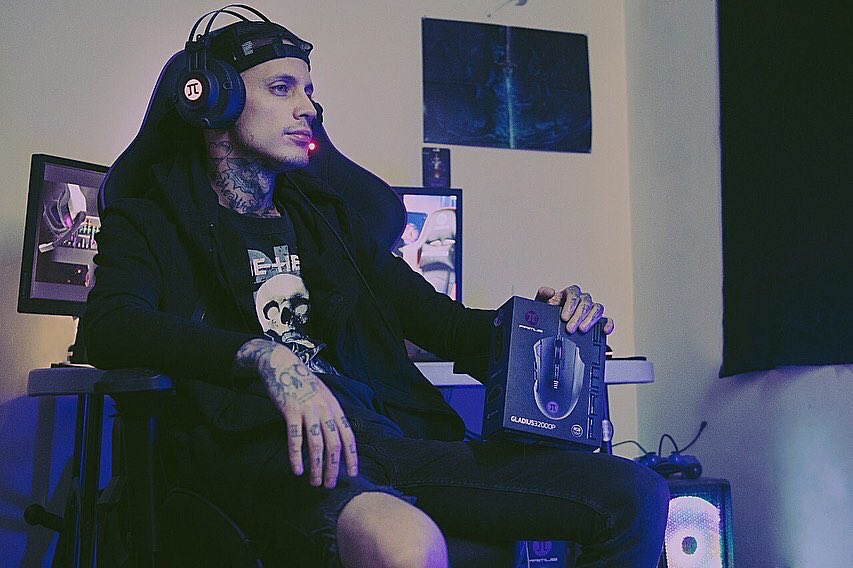 PabloHolmanC's tweet photo. @primusgamingpi 👾
Orgulloso de ser parte de la #LegionPrimus 🔥
Foto @_sakre
#PrimusGaming #legion #gamer #streamer #throno #Gladius32000DPI #Ballista200S #Arcus150T #gaming #twitch #content #creator #pabloholman #thronos200s 2/3 https://t.co/nMWP5L7BeZ
