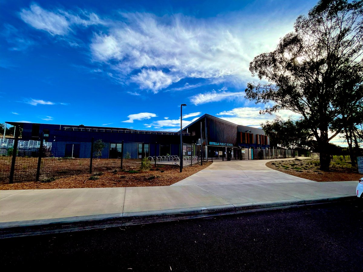 ppywong's tweet photo. Great to work over the past two days with Estella PS. What an amazing new school in Wagga Wagga! #ruralandremoteeducation https://t.co/SJsvCbHOfy