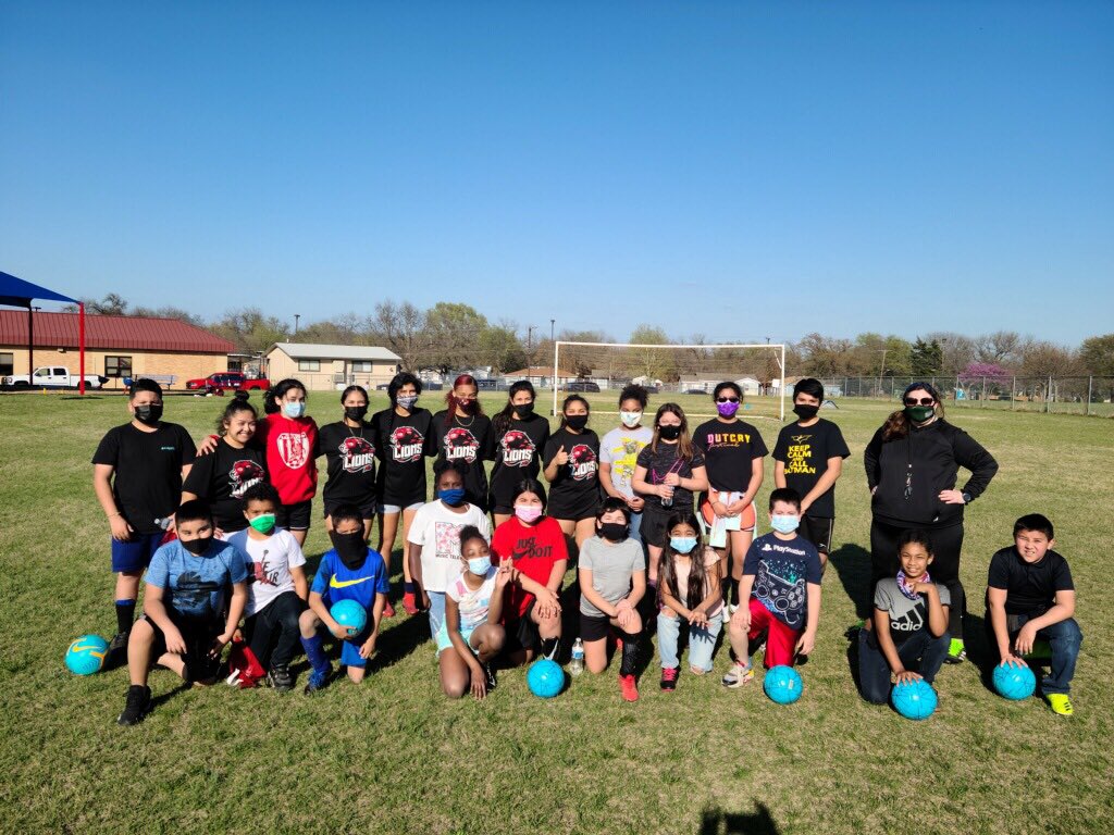 cvewisd's tweet photo. Crestview Soccer Club and Waco High starting our season! #CrestviewStrong @WacoHighSchool https://t.co/nkkPFIjgCY