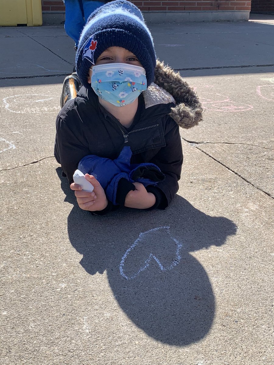 CMcKayECE's tweet image. Took advantage of the beautiful ☀️ today and decorated one of the entrances at @stgcatholic Our kinders love spreading love 💕 #marchbreakfun #thisiskindergarten @bhncdsb