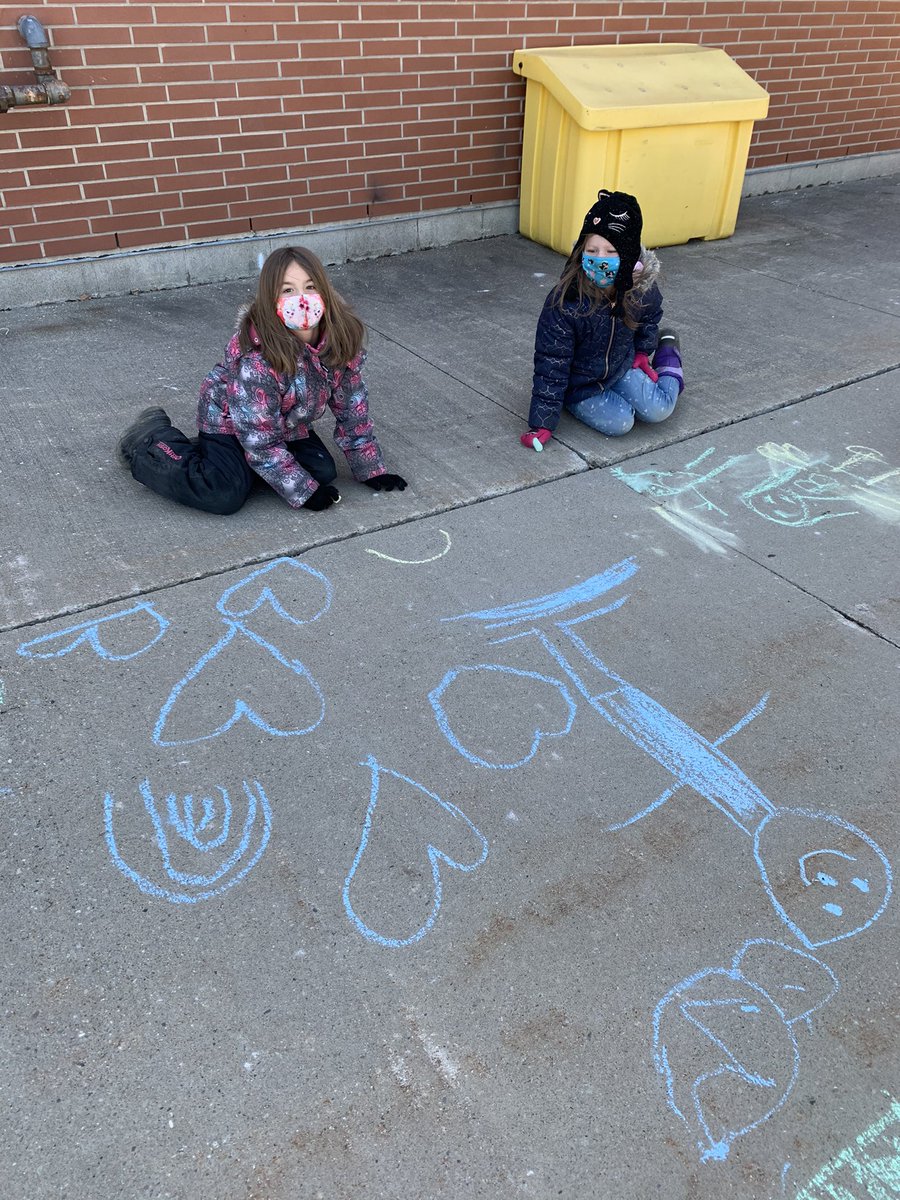 CMcKayECE's tweet image. Took advantage of the beautiful ☀️ today and decorated one of the entrances at @stgcatholic Our kinders love spreading love 💕 #marchbreakfun #thisiskindergarten @bhncdsb