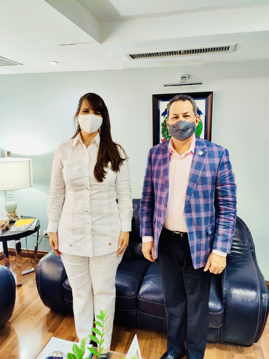 Angieshakira's tweet photo. Fructífero encuentro con el Señor  @porfirioppc, director del Consejo Nacional de Promoción y Apoyo a las Micro, Pequeñas y Medianas Empresas @Promipyme_RD y Banca Solidaria #rumboajamaica🇯🇲 #diplomaciaactivayproactiva #mirexrd #mipym https://t.co/rhkPuhyZ4g