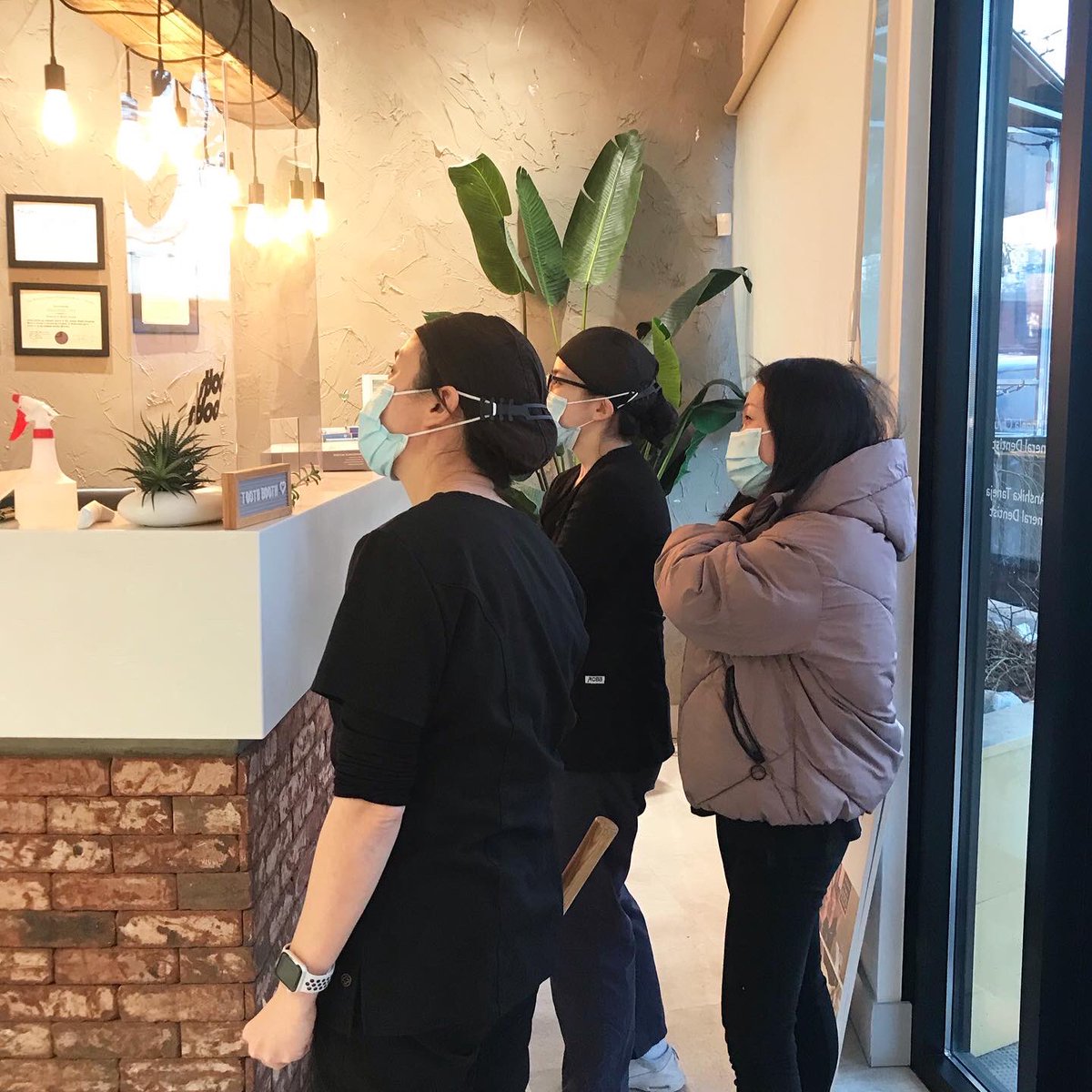 ToothBoothMain's tweet photo. Time to decorate those empty walls! 
It takes a whole team of perfectionists to check whether the certificates are perfectly aligned. Come check them out in the office and tell us if we’ve done a good job! 
#dentaloffice #vancouverdentist #yvrdentist #mainstreetvancouver https://t.co/Z99D3sPkjG