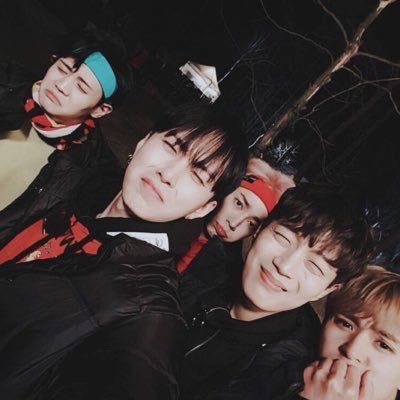 ydjangs's tweet photo. Happy 4th Anniversary, my love Highlight 🥺💗 #하이라이트_데뷔_4주년_축하해 #4YearsWithHighlight https://t.co/xlKeIpsGY8