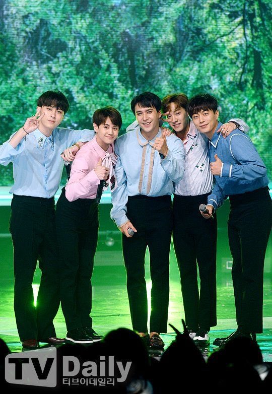ydjangs's tweet photo. Happy 4th Anniversary, my love Highlight 🥺💗 #하이라이트_데뷔_4주년_축하해 #4YearsWithHighlight https://t.co/xlKeIpsGY8