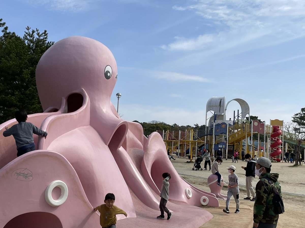 maple2021web's tweet image. おはようございます。
今日は休日なので子供とデートです。暖かくなって来たので、公園は大盛況。
疲れも伴いますが、バッチリ癒されて来ます😌

#おは戦30320md
#今日の積み上げ
#朝活