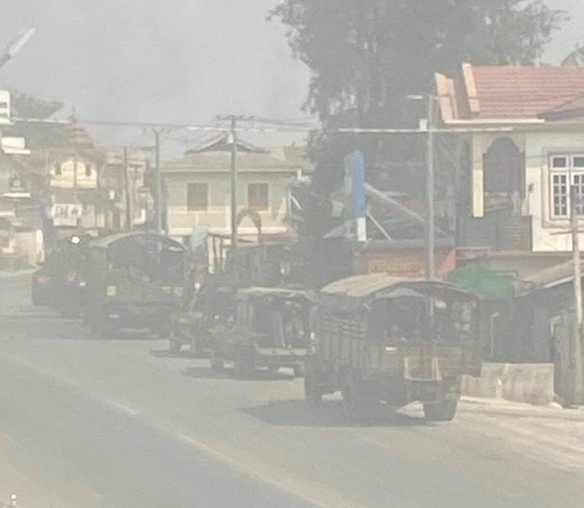 ZinmayLay24's tweet photo. Please help Aungban
It's just a small Peaceful town.Military Terrorists are raiding in aungbun&amp;killing people brutally now.
Many people are in critical  conditions.shoot in neck,tummy
 10 people shot to death.
#SaveMyanmarCitizens #WhatsHappeningInMyanmar #HearTheVoiceOfMyanmar https://t.co/FjNuQ9RlKR