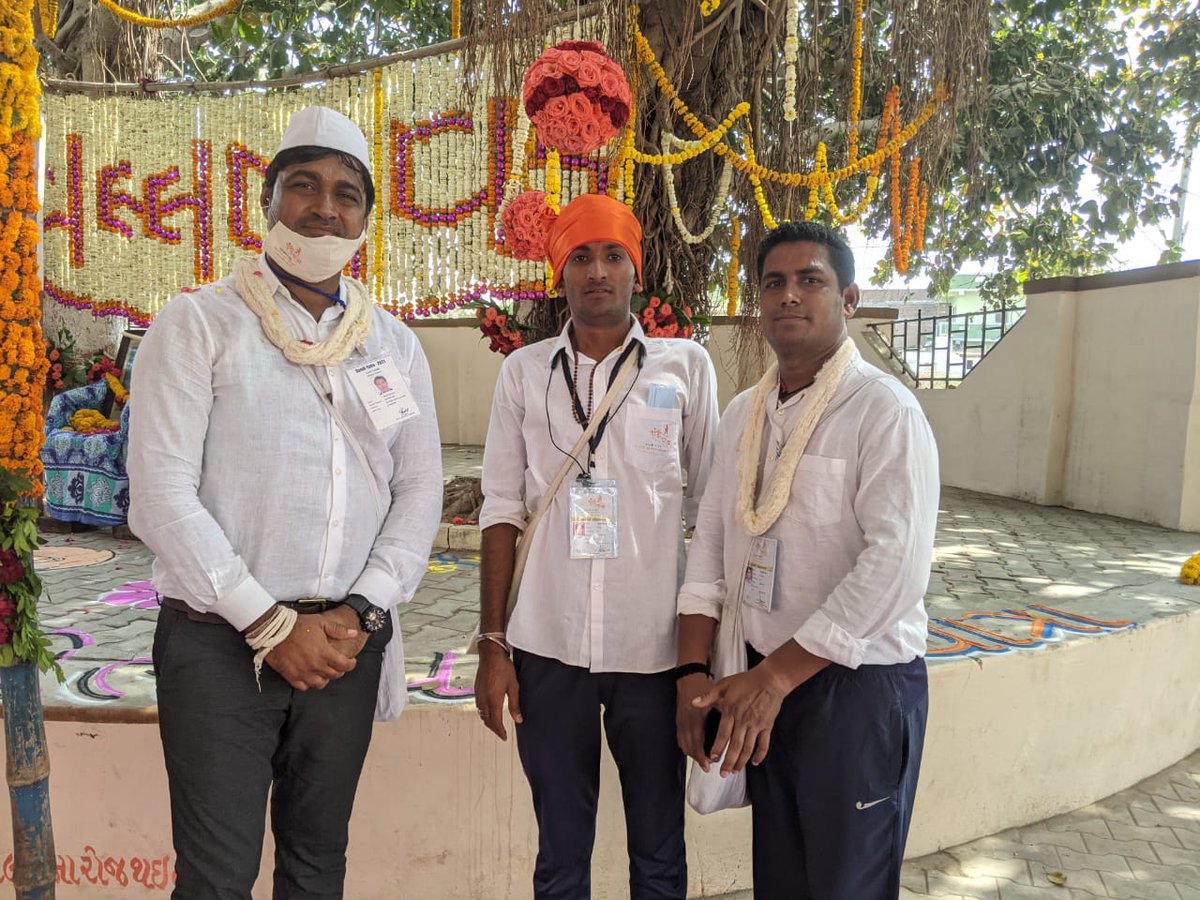 GanpatsinghVapi's tweet photo. *આજ રોજ આણંદ જિલ્લાના બોરસદ તાલુકાના રાસ ગામે દાંડી પદયાત્રા પહોંચી અને ત્યાંદાંડી યાત્રા પહલે  સરદાર વલ્લભભાઈ પટેલ જી ની પેહલી વાર 07/03/1930 ના રોજ ધરપકડ કરવામાં આવી હતી તે જગ્યા નું નામ વલ્લભવડ તરીકે ઓળખાઈ છે*
વંદે માતરમ 🚩
દાંડીમાર્ચ યાત્રા 2021 🇮🇳
#DANDIMARCHULTRACHALLENGE https://t.co/YacQN1a4bN