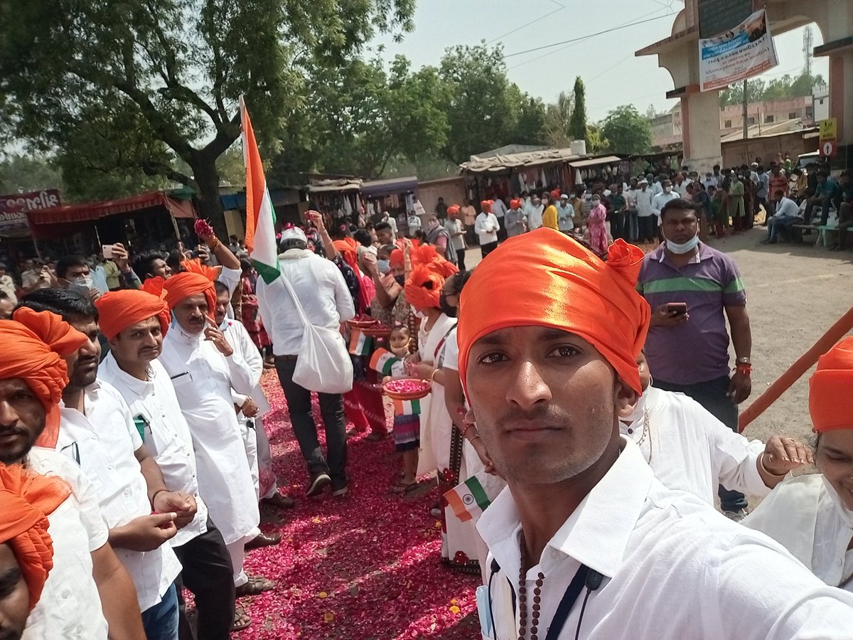 GanpatsinghVapi's tweet photo. *આજ રોજ આણંદ જિલ્લાના બોરસદ તાલુકાના રાસ ગામે દાંડી પદયાત્રા પહોંચી અને ત્યાંદાંડી યાત્રા પહલે  સરદાર વલ્લભભાઈ પટેલ જી ની પેહલી વાર 07/03/1930 ના રોજ ધરપકડ કરવામાં આવી હતી તે જગ્યા નું નામ વલ્લભવડ તરીકે ઓળખાઈ છે*
વંદે માતરમ 🚩
દાંડીમાર્ચ યાત્રા 2021 🇮🇳
#DANDIMARCHULTRACHALLENGE https://t.co/YacQN1a4bN