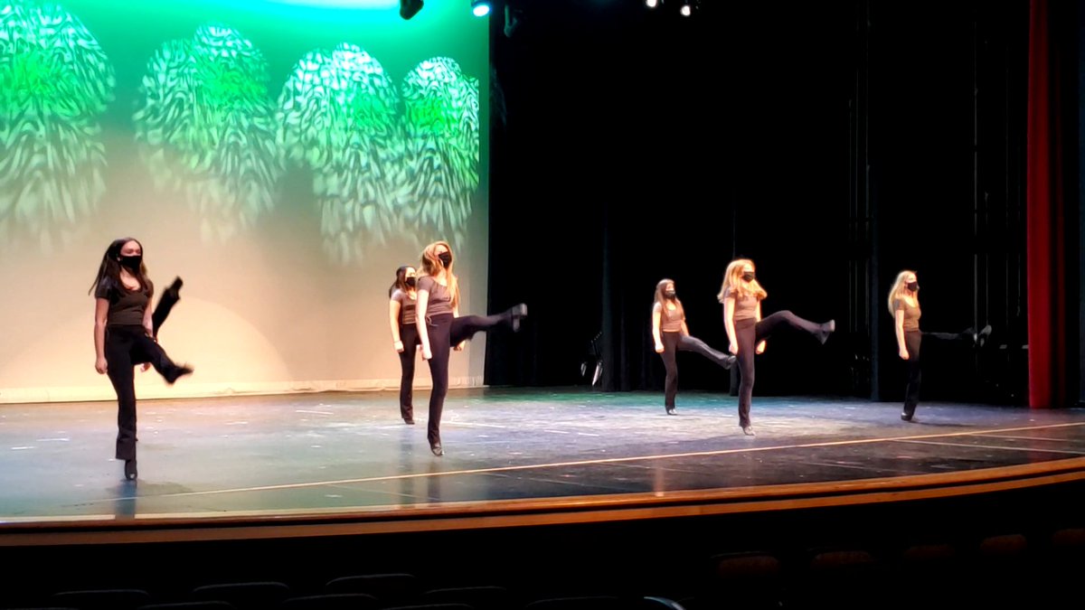 ProjectVja's tweet photo. Day 3 of recording was a success!

Europe was able to flex their dancing skills with three insanely fun and technical dances. Alongside that, they delivered a beautiful fashion show with traditional and modern clothing. Our members cannot wait to show you all Diversity 2021! https://t.co/UtiywmImSH