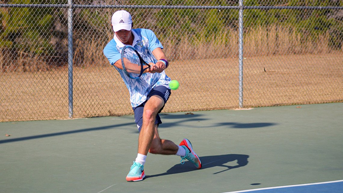 🎾| RECAP: No. 15 men's tennis takes down No. 10 Montreat
 - pointskyhawks.com/article/3869