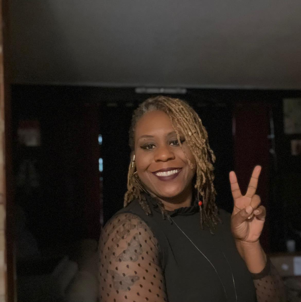 stlouismartina's tweet photo. I usually don’t wear lipstick but I’m SOOOOOOOOO Loving this “Drama Queen” matte lipstick from the Black Owned cosmetic company @TheLipBar 💞💞💞. Even after dinner, it didn’t rub off! #Issawinner! 🌟 ✨ https://t.co/QRmjm1sKil