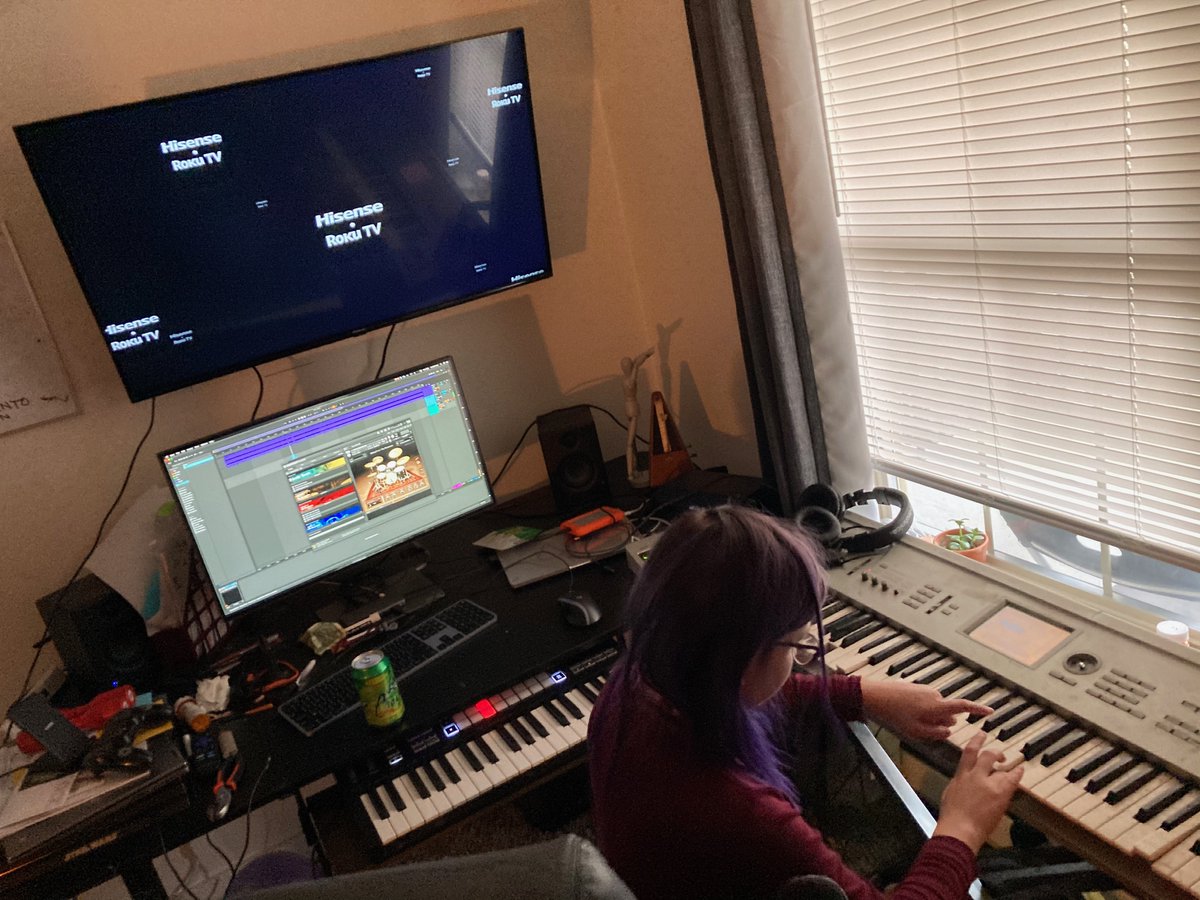 deelee_one's tweet photo. Snuck a candid pic of the world's next multiplatinum super producer today,.....watch out https://t.co/CwWOcQZrGB