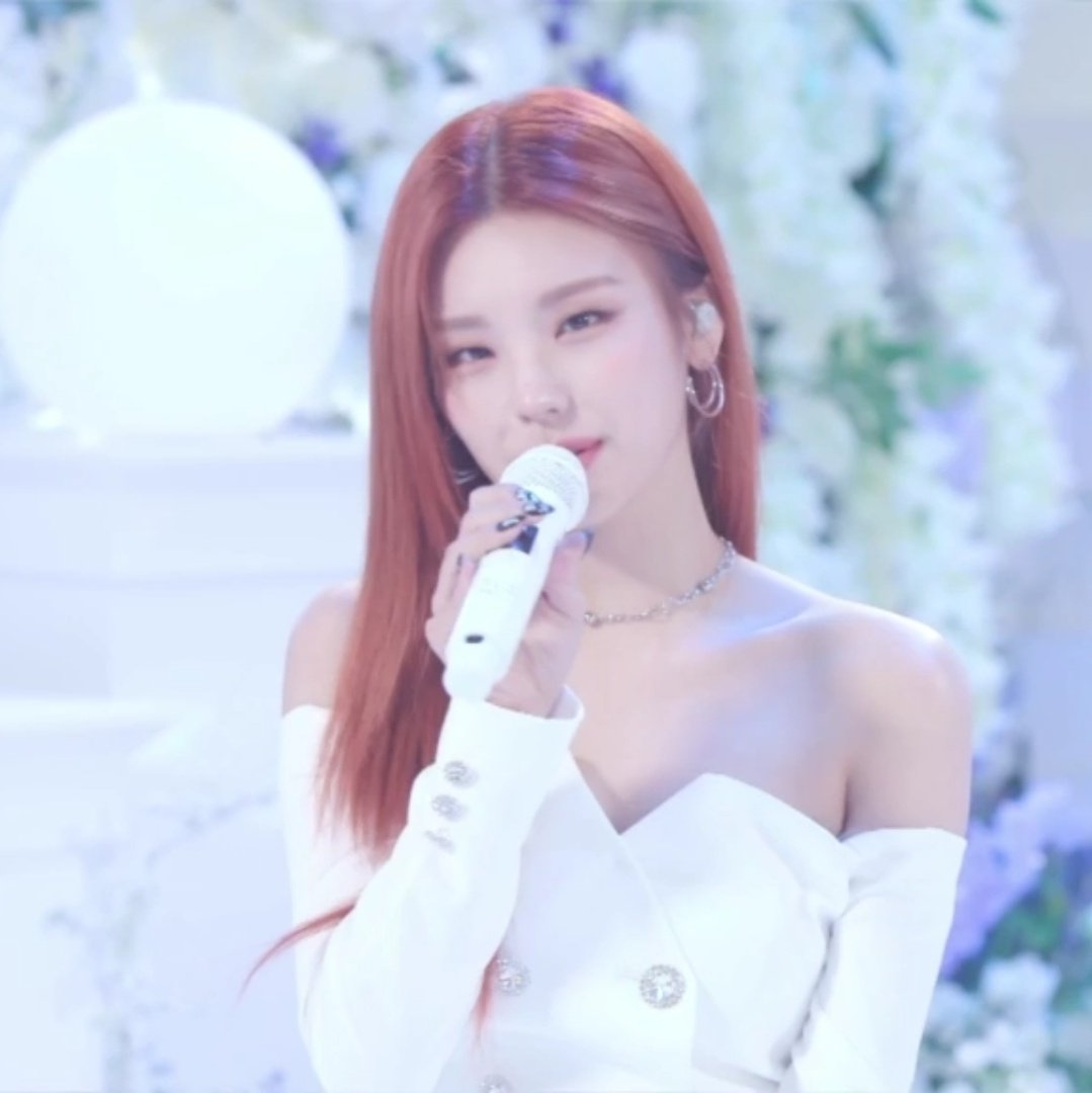 ryuflair's tweet image. UH- YEJI... HOW... WHAT&apos;S THE SECRET