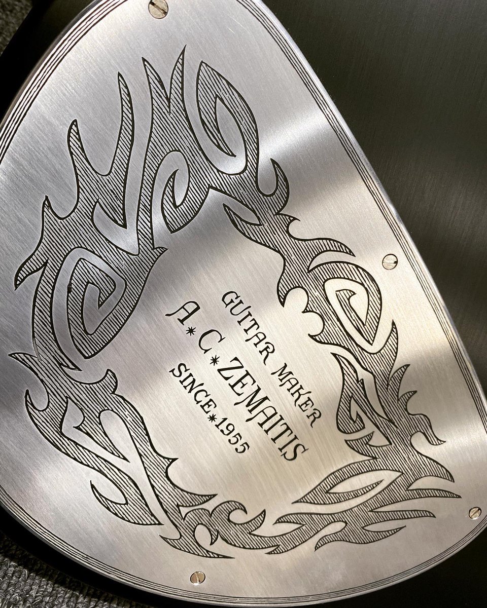 gakkicenter's tweet photo. 「ZEMAITIS S24DT TRIBAL TATOO DESIGN」
彫金の至る所がトライバルタトゥーデザインでクールです👍
#zemaitisguitars #hondurasmahogany #duralumin #engraved #madeinjapan #tribaltattoo #ゼマイティス #ゼマイティスギター #ホンジュラスマホガニー #ホンマホ #トライバルタトゥー #彫金 #日本製 https://t.co/Cc8jNejye0