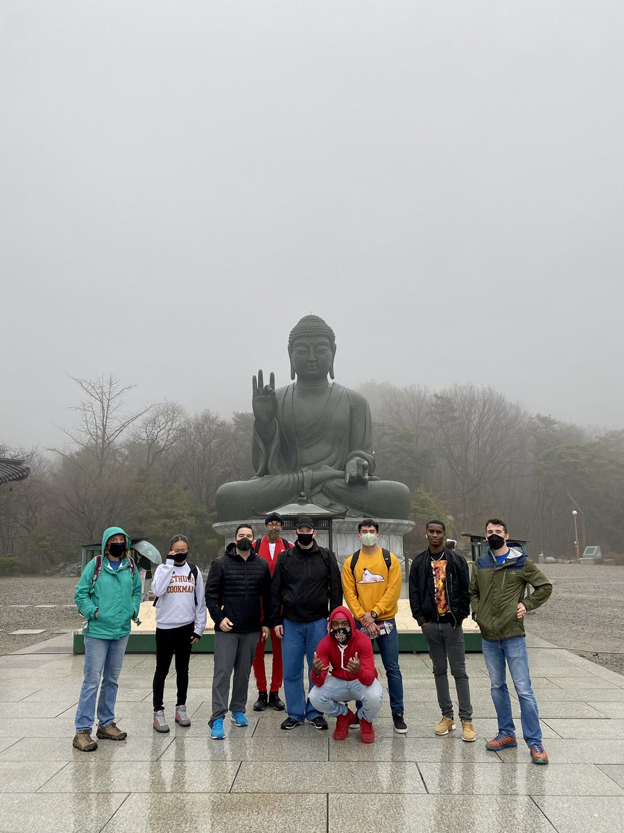 jlloydwalker's tweet photo. One of the best temples in Korea! https://t.co/ZOBrDJKuCx