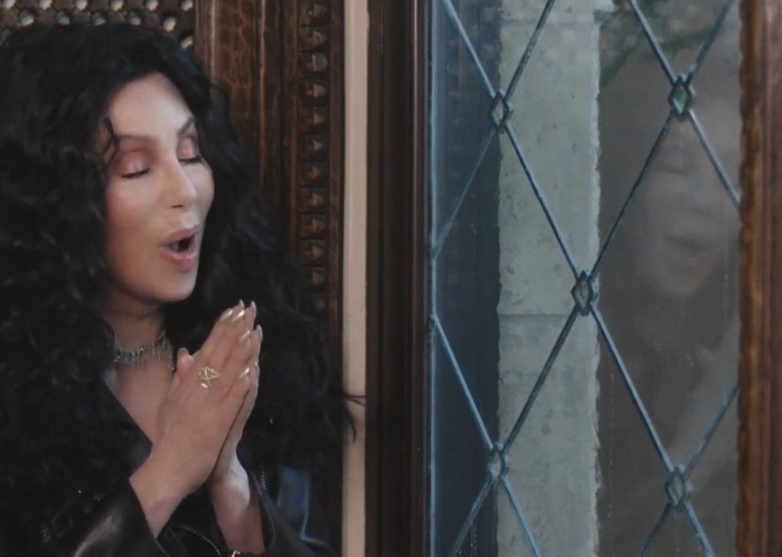 jameskwaters1's tweet photo. As I begin to take this Chemotherapy 💊, I think of my life &amp; reflect on it. 
My hope is that God will bless🙏🏼this 💊 &amp; give me some more ⏰
I want to spend more ⏰ with family,friends I want 2 go 2 Hawaii Most importantly see @Cher Perform 1 last time. I ❤️U #CherCrew https://t.co/Xz8Za4AeDB