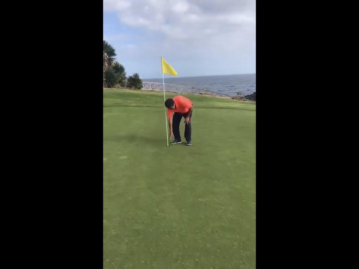 ¡Otro Hoyo en uno más! Esta vez su autor fue el profesional <a href="/CeaPaco/">pacoceapga</a> Paco Cea en <a href="/AmarillaGolfCou/">Amarilla Golf Course</a> con dedicatoria especial. Vídeo en 👉 par4media.com @TenerifeisGolf <a href="/fedcanariagolf/">Fed. Canaria de Golf</a> <a href="/rfegolf/">rfegolf</a> @visit_tenerife