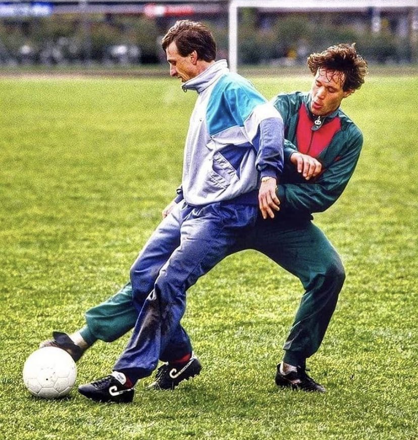 FOTOS HISTORICAS O CHULAS DE FUTBOL Ew57xcgXEAIGGl6?format=jpg&name=900x900
