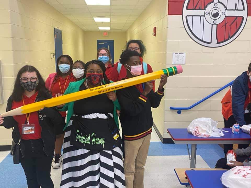 AMSVikingStrong's tweet image. Thanks  #communityfirstcreditunion and #teamDuval again for the recognition. #schoolofthemonth #teamAMS #vikingpride #vikingstateofmind