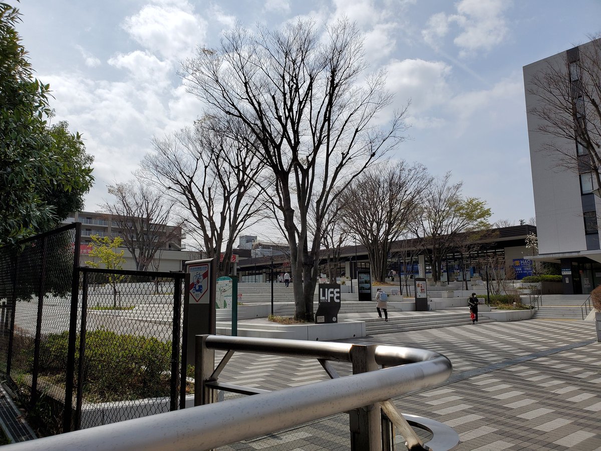 ぬこ 横浜 14 Beta1 南万騎が原駅西口 こっちにはバスロータリーはないのかな
