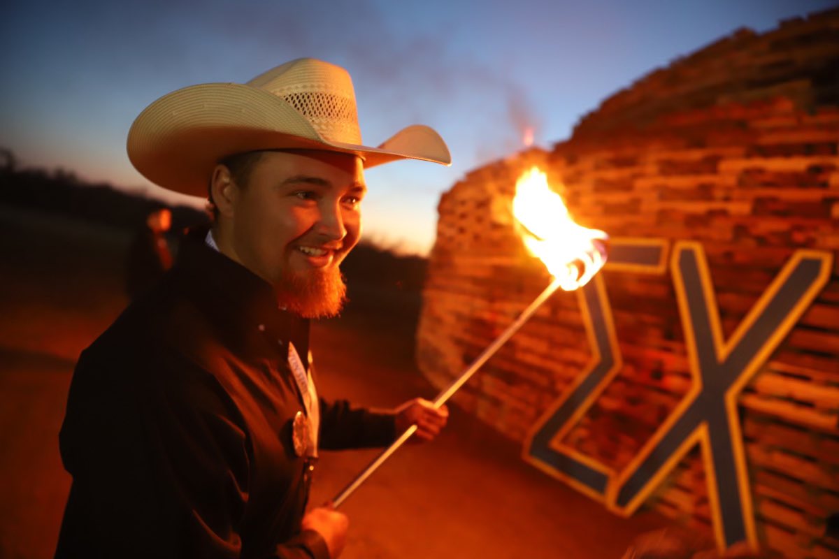 TarletonState's tweet photo. The defenders of the bonfire. #TarletonHomecoming https://t.co/FOqGVHoWe3